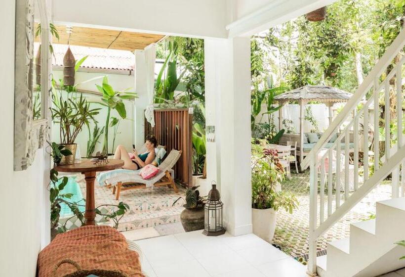 בית מלון כפרי Naia Lombok