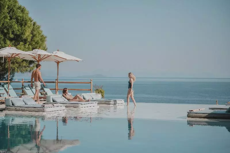 Hotelli Perios Beach House  Adults Only