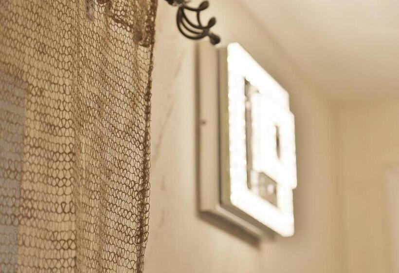 پانسیون Grottini Luxury Suites ~ Pantheon