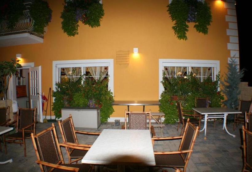 בית מלון כפרי Camellia