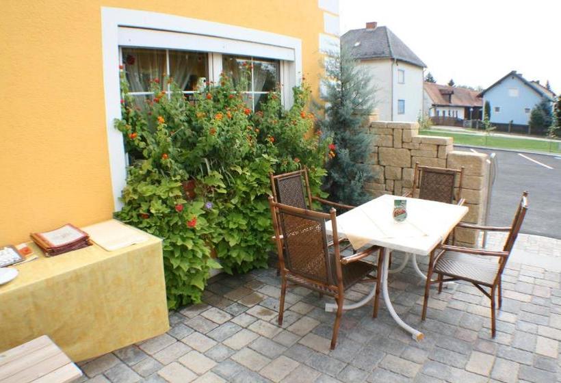 בית מלון כפרי Camellia