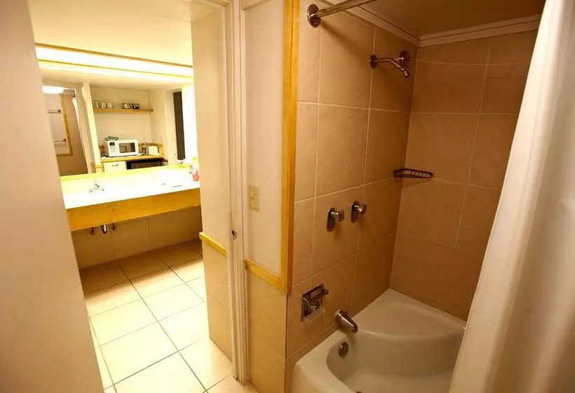 هتل Sadie's By The Sea