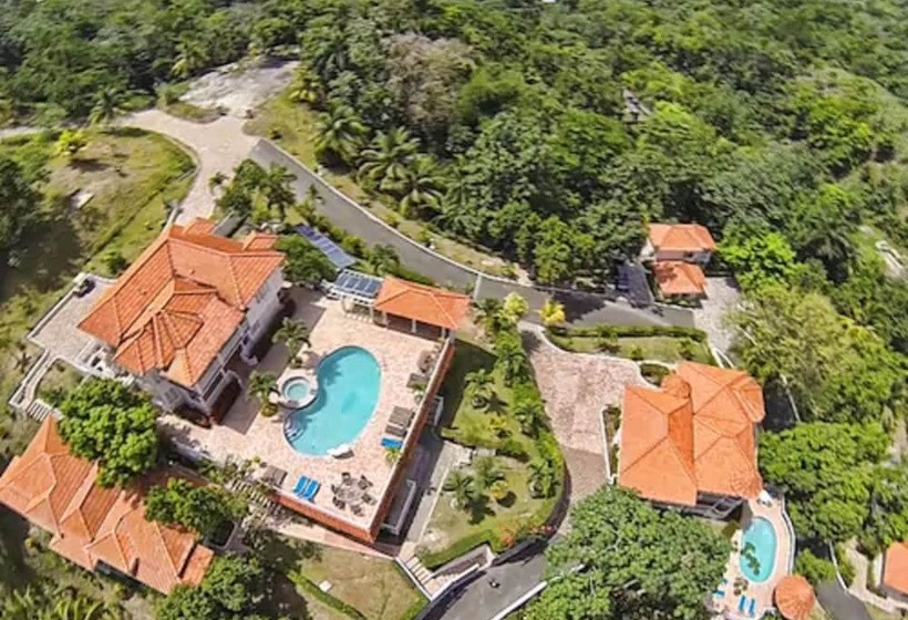 هتل Tropical Lagoon Resort