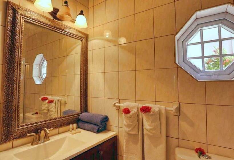 هتل Tropical Lagoon Resort