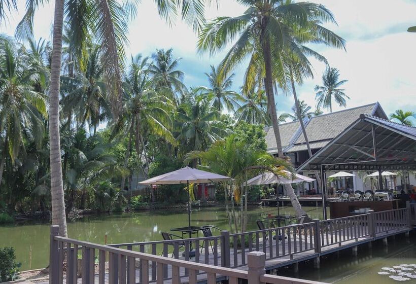 هتل Villa Oasis Luang Prabang