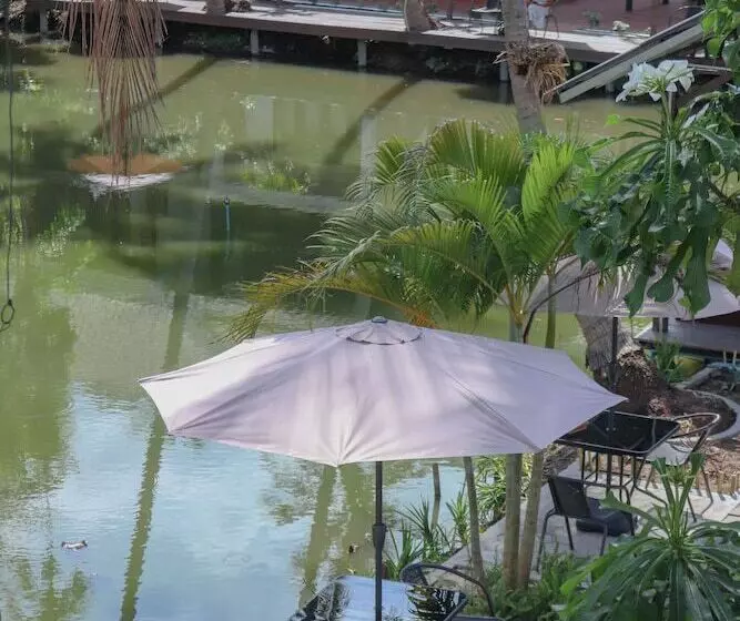 هتل Villa Oasis Luang Prabang