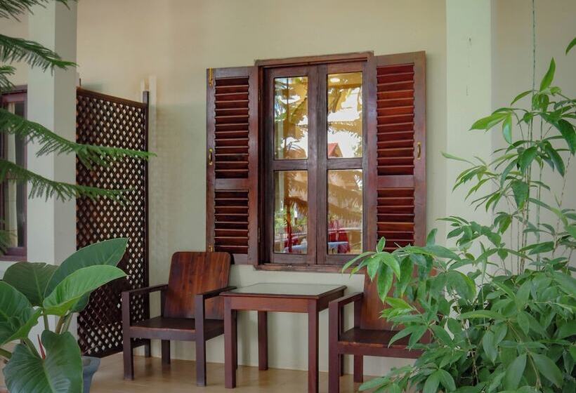 هتل Villa Oasis Luang Prabang
