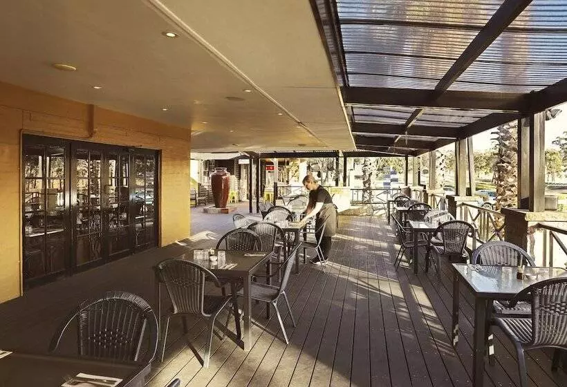 مُتل Pokolbin Village Estate