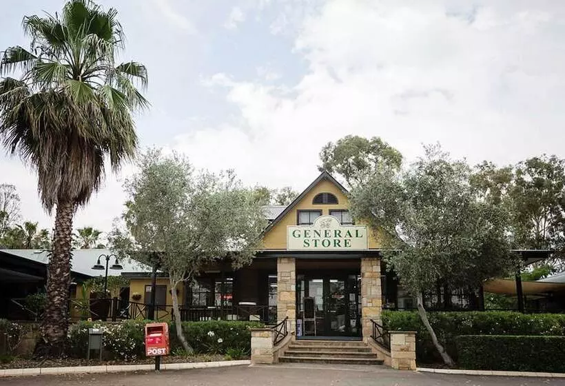 مُتل Pokolbin Village Estate