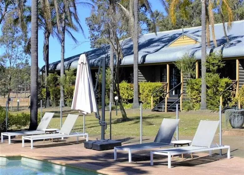 مُتل Pokolbin Village Estate