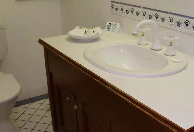 مُتل Pokolbin Village Estate