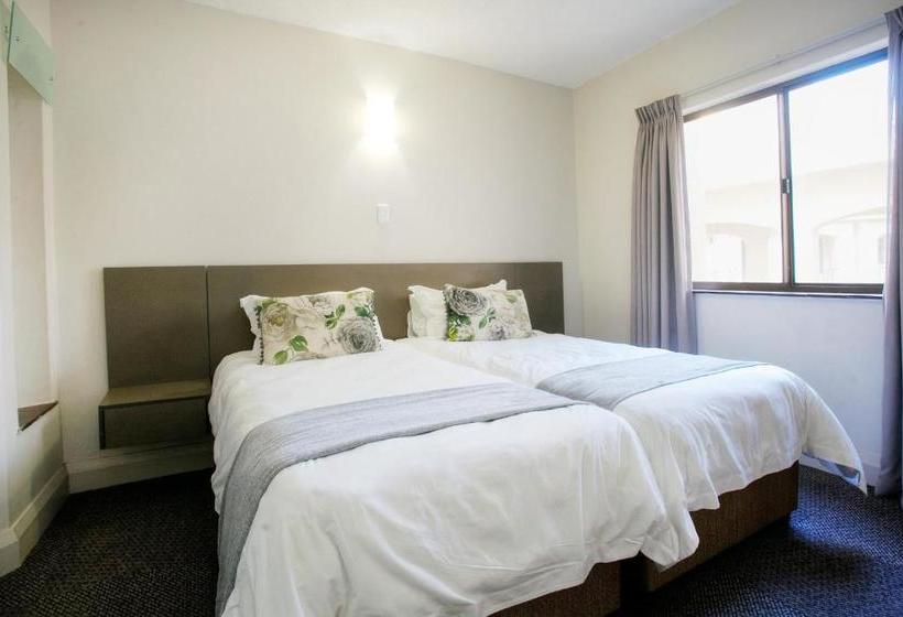 Windsor Cabanas & Courtyard