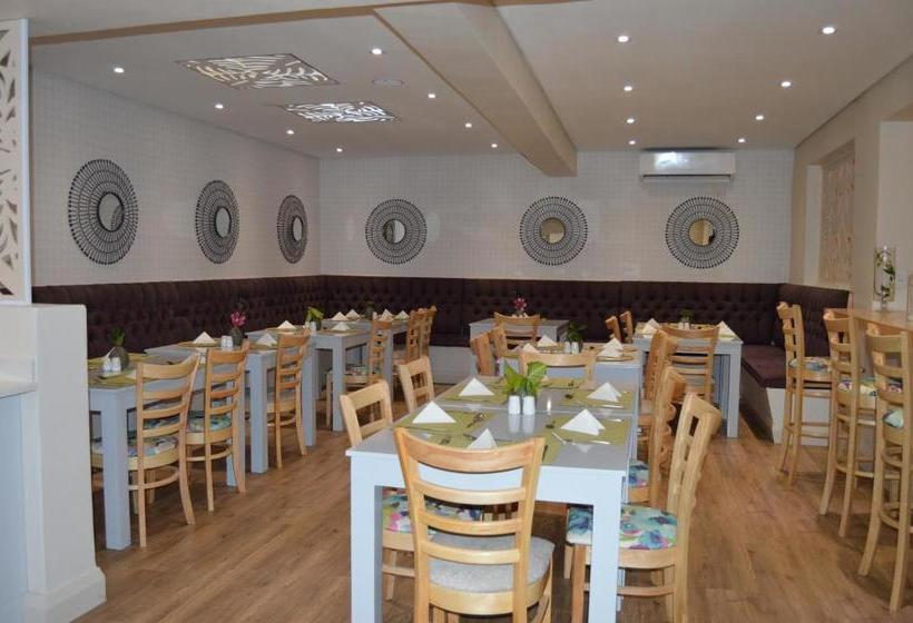 Windsor Cabanas & Courtyard