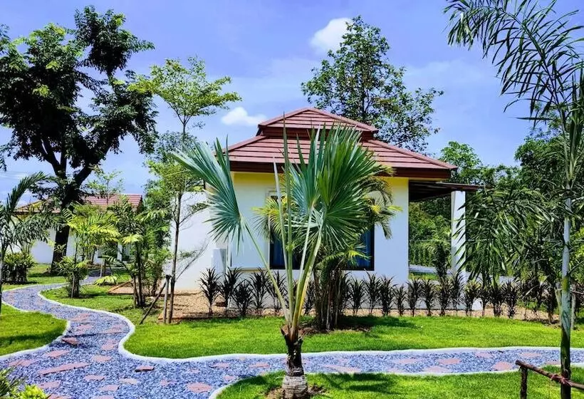 هتل Isan Golf & Adventure