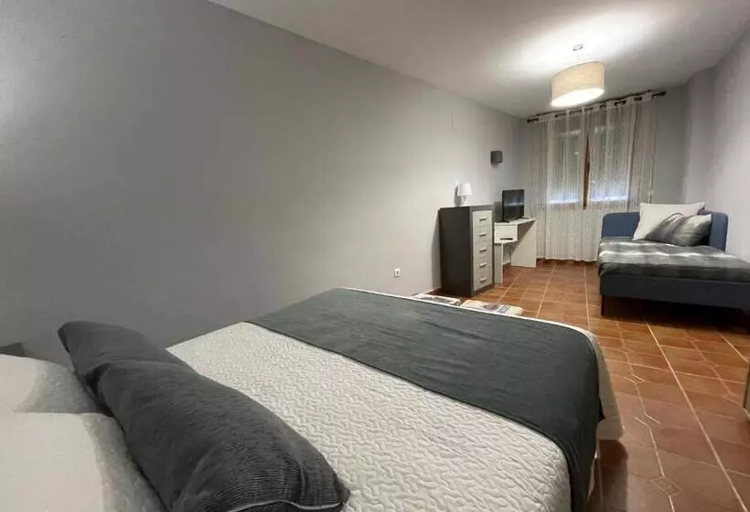 Aamiaismajoitus (B&B) Hostal El Griel No Disponemos De Recepción Física