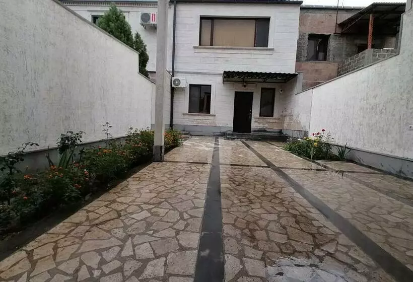 Aamiaismajoitus (B&B) Our House