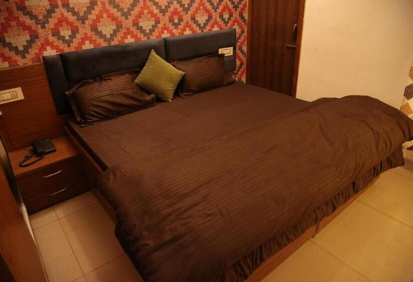 هتل Oyo 86483 Galaxy Stays