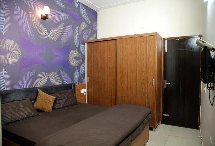 هتل Oyo 86483 Galaxy Stays