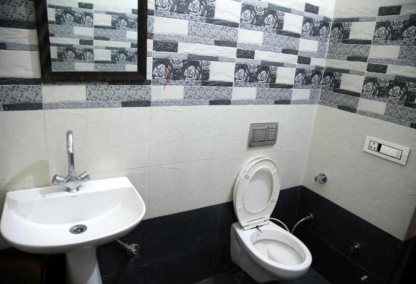 هتل Oyo 86483 Galaxy Stays