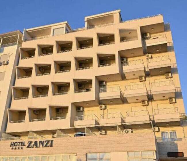 فندق Zanzi