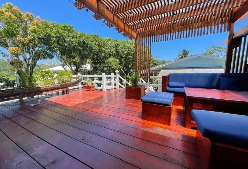 هتل And Dive Center Roatan Yacht Club