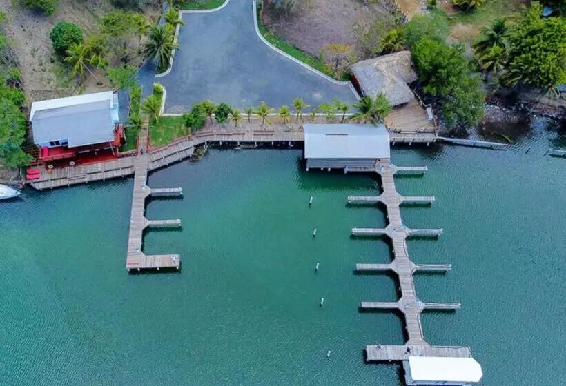 هتل And Dive Center Roatan Yacht Club