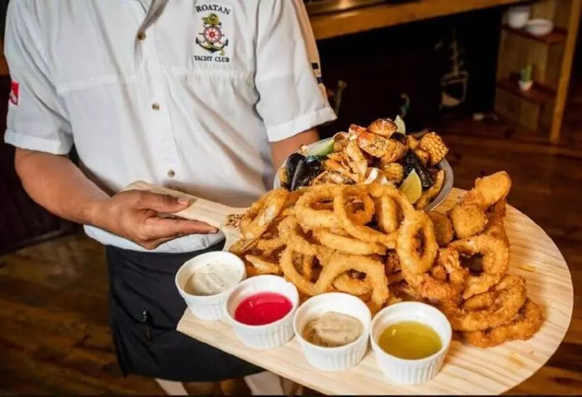 هتل And Dive Center Roatan Yacht Club