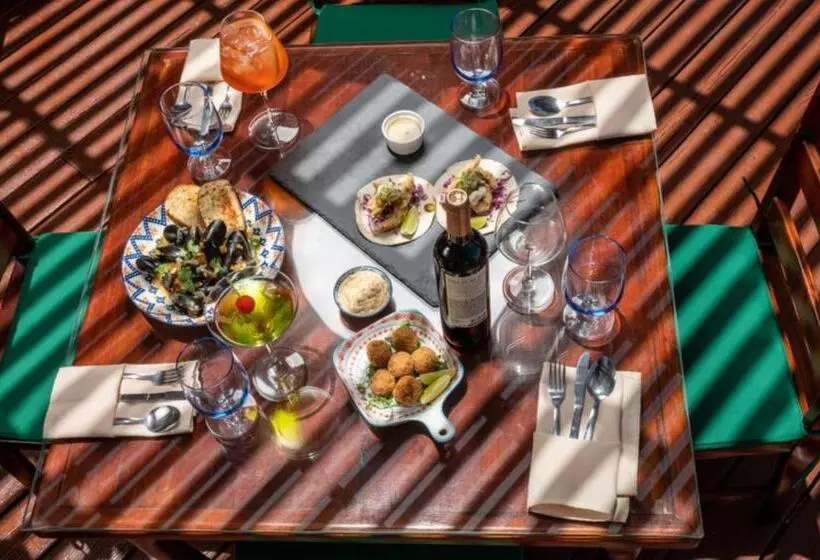 هتل And Dive Center Roatan Yacht Club