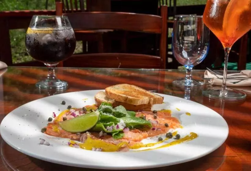 هتل And Dive Center Roatan Yacht Club