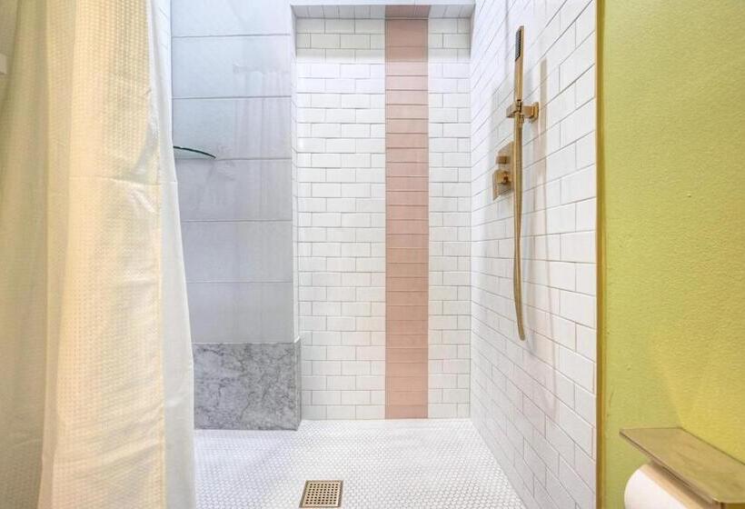 The Oleander Hotel Room 6