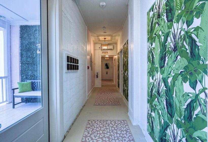 The Oleander Hotel Room 6