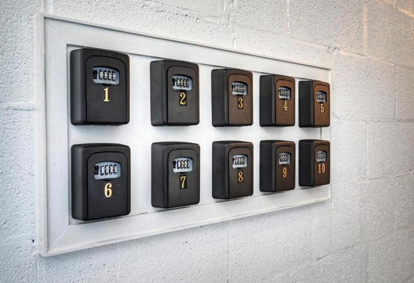 The Oleander Hotel Room 6