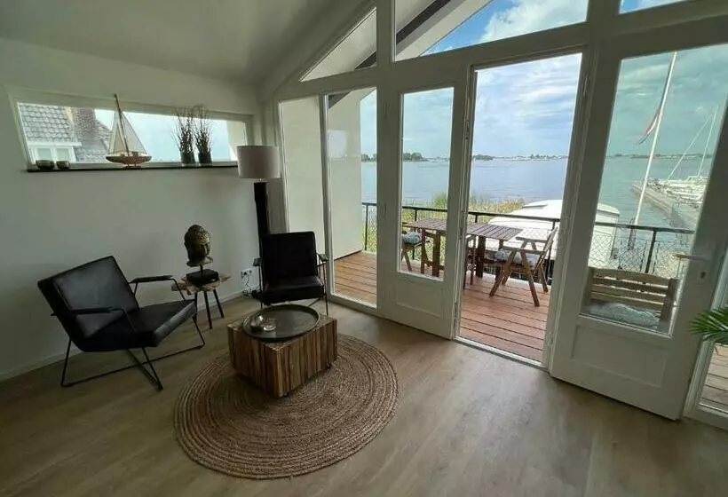 ベッドアンドブレックファースト Plassenzicht Logies & Sloepverhuur