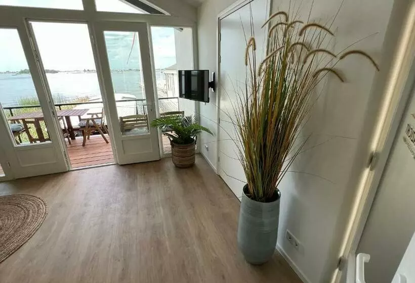 ベッドアンドブレックファースト Plassenzicht Logies & Sloepverhuur