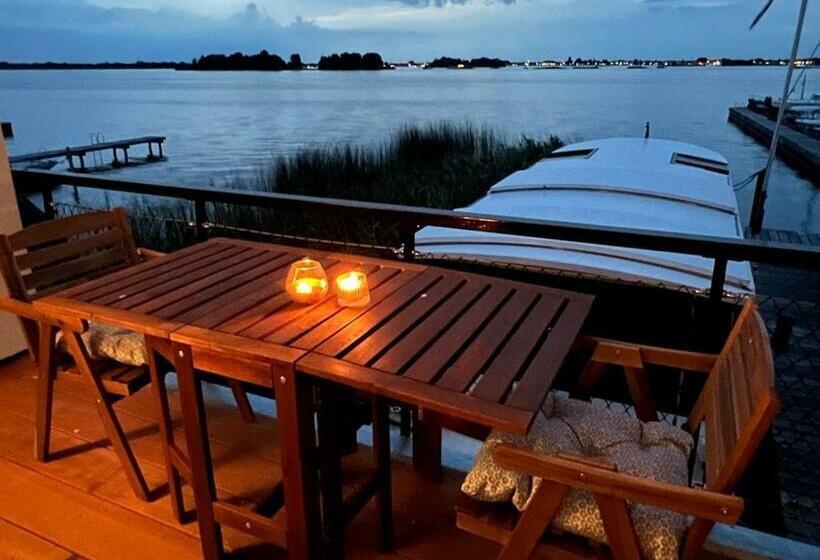 ベッドアンドブレックファースト Plassenzicht Logies & Sloepverhuur