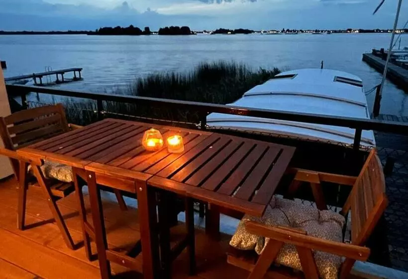 ベッドアンドブレックファースト Plassenzicht Logies & Sloepverhuur