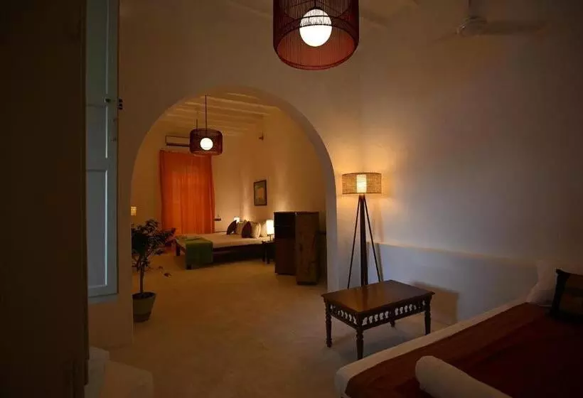 تختخواب و صبحانه La Cedille  French Heritage House