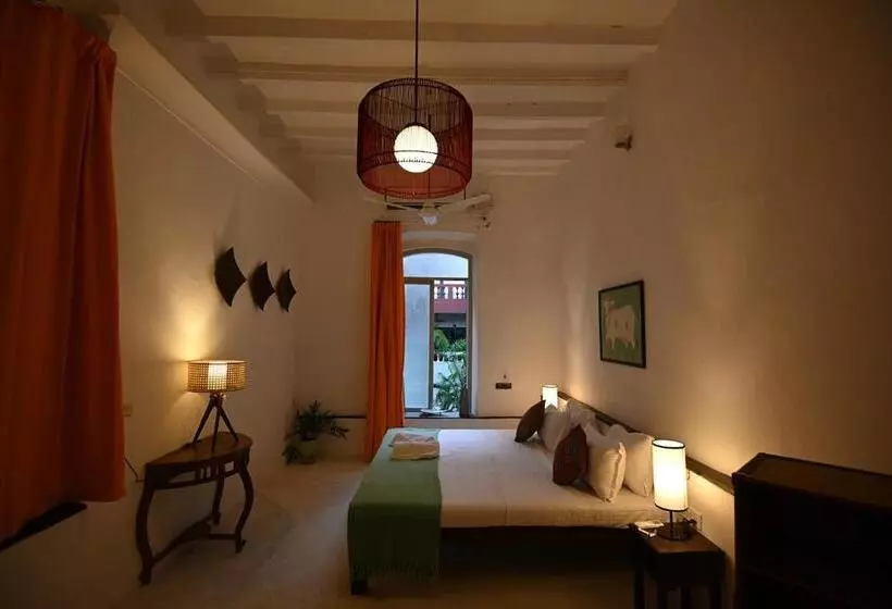 تختخواب و صبحانه La Cedille  French Heritage House