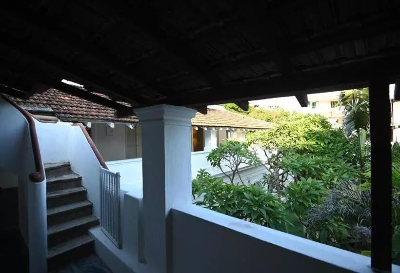 تختخواب و صبحانه La Cedille  French Heritage House