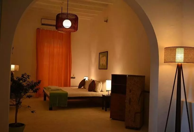 تختخواب و صبحانه La Cedille  French Heritage House