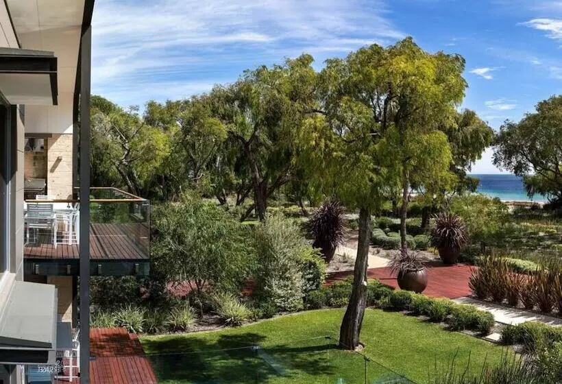 Отель Aqua Resort Busselton