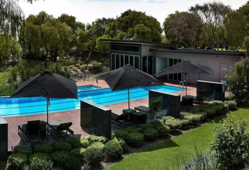 Отель Aqua Resort Busselton