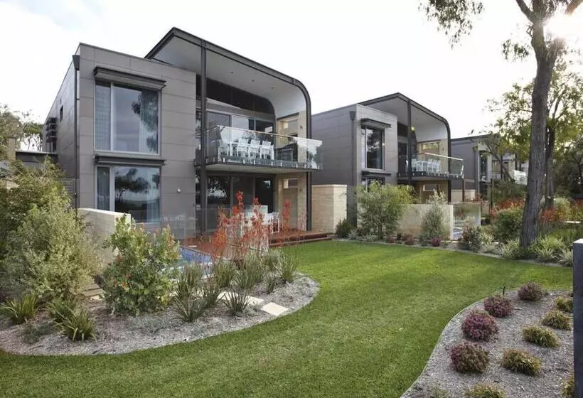 Отель Aqua Resort Busselton