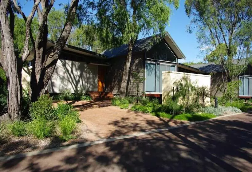 Отель Aqua Resort Busselton