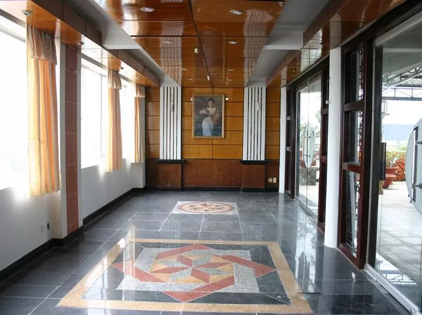 هتل Reddoorz The World Nha Trang  Le Loi