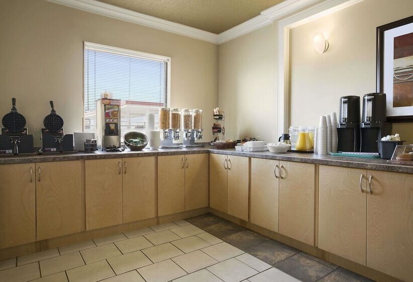 בית מלון כפרי Days Inn By Wyndham High Level