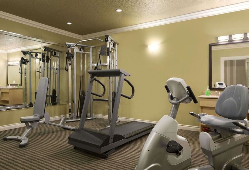 בית מלון כפרי Days Inn By Wyndham High Level