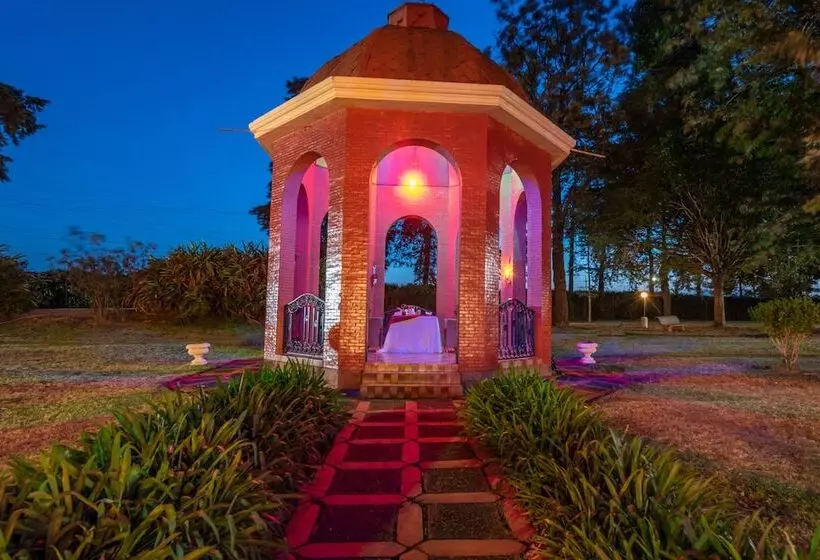 هتل Muthu Sovereign Suites & Spa, Limuru Road, Nairobi