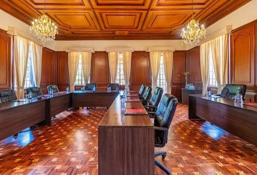 هتل Muthu Sovereign Suites & Spa, Limuru Road, Nairobi