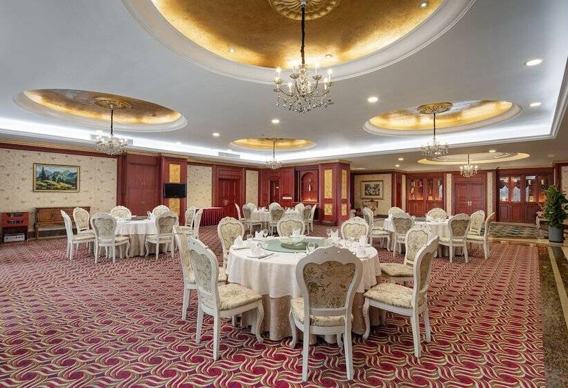 Отель Ramada Plaza By Wyndham Chongqing West